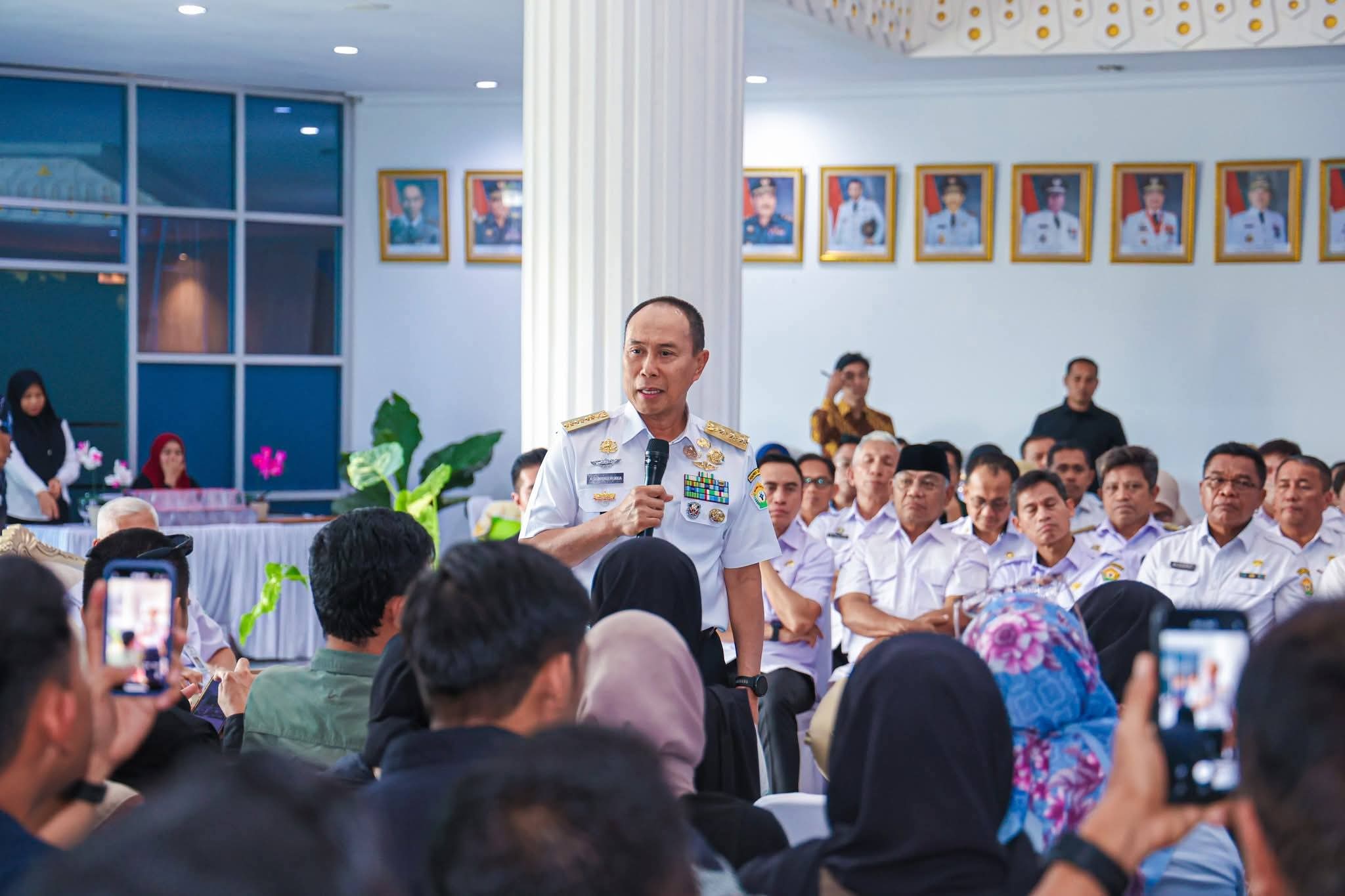 Gubernur Sultra