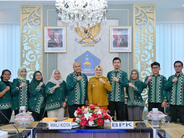 Foto_Bersama_Walikota_Kendari-BPK_Sultra.