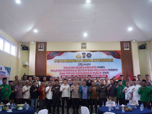 Foto_bersama_Pencanangan_zona_Integritas_Polres_Koltim