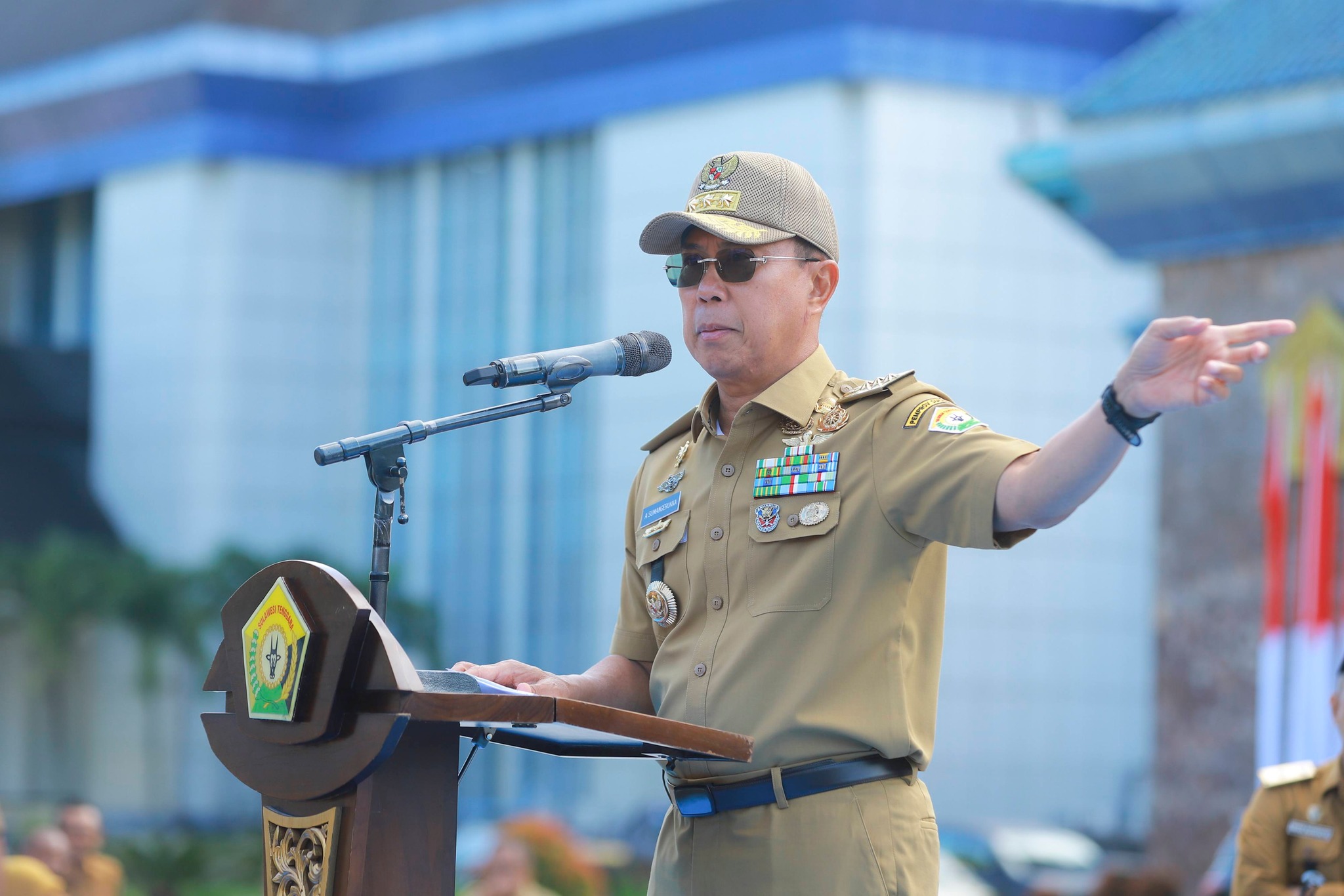 Gubernur_Sultra_Andi_Sumangerukka