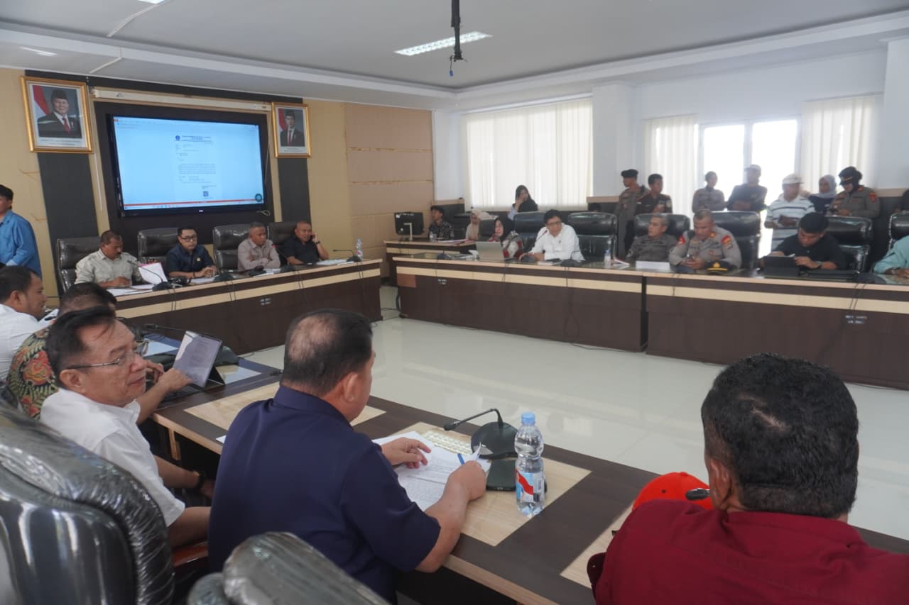 Rapat dengar pendapat Komisi I dan III DPRD Kota Kendari bersama pihak terkait membahas kawasan Tapak Kuda di Kelurahan Korumba, Kecamatan Mandonga, Kota Kendari. Foto: Istimewa