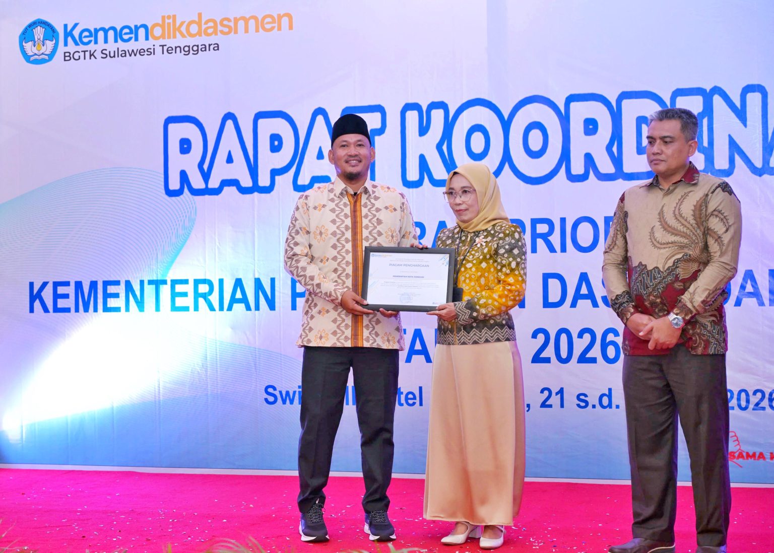 Pemkot-Kendari-Terima_Penghargaan_BGTK_Sultra.