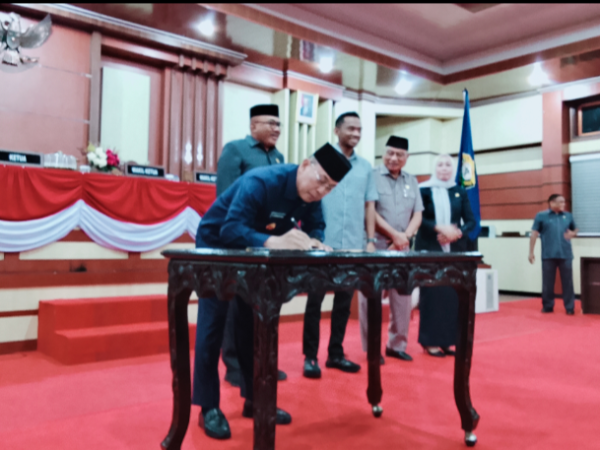 Rapat-_paripurna_DPRD_Sultra