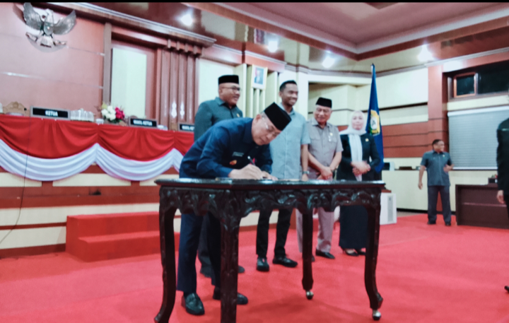 Rapat-_paripurna_DPRD_Sultra