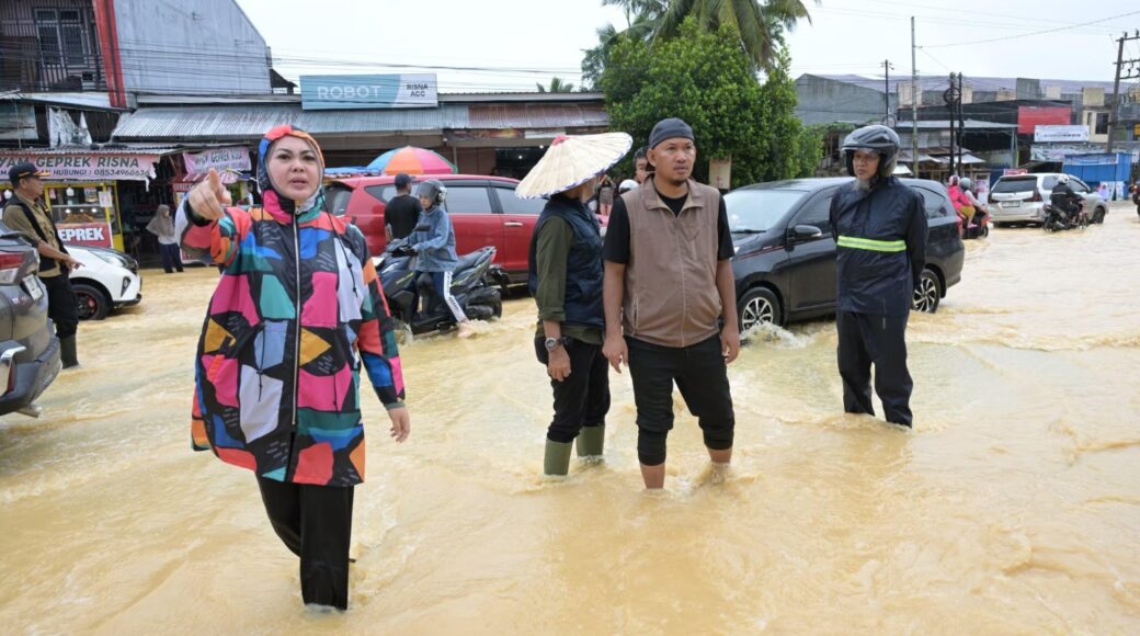 Wali_Kota_dan_Wakil_Wali_Kota_Kendari_Tinjau_Lokasi_Banjir