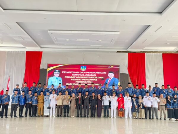 pemkab_koltim_lantik_44_pejabat.